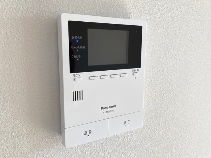 設備(2025年9月)撮影
◎本日案内可能◎
録画機能付きのモニター付きインターホン。不在時の来客者も後から確認できる便利な機能です。
