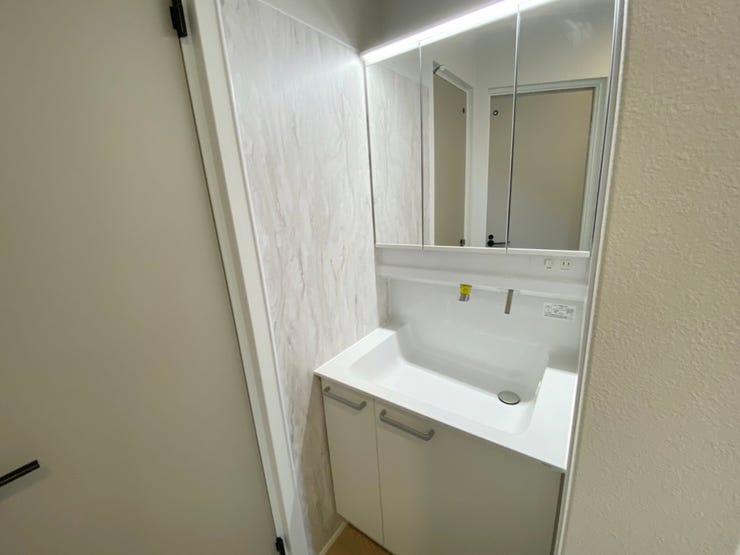 室内(2025年9月)撮影
◎本日案内可能◎
三面鏡裏収納付き!散らかりやすい水回りも片付けながら効率よく身支度ができそうですね。