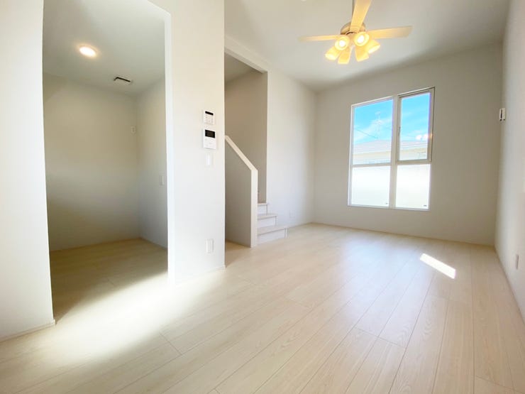 室内(2025年9月)撮影
◎本日案内可能◎
お互いに顔が見えてコミュニケーションがとりやすいリビング階段!