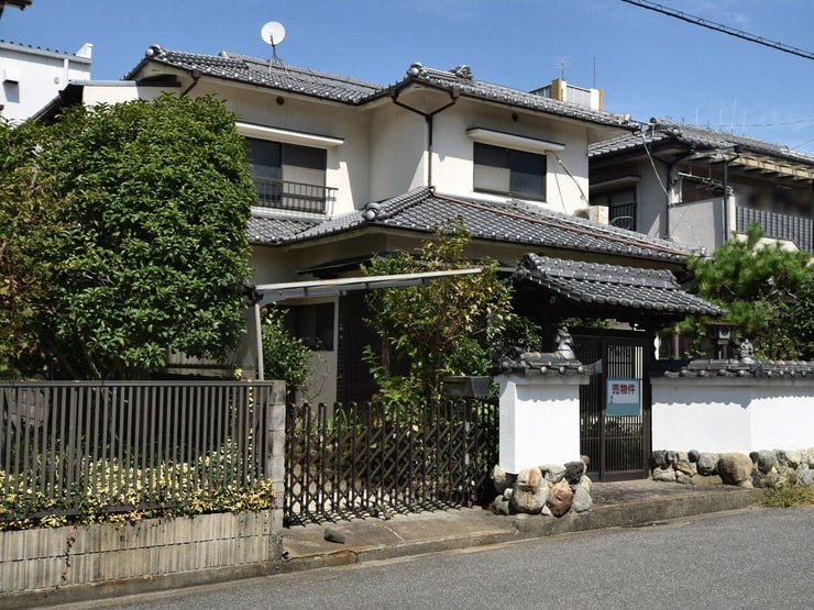 外観を南西側より撮影