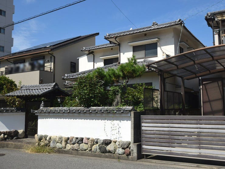 外観を南東側より撮影