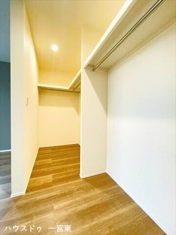 【7帖洋室】高い収納力を誇るウォークインクローゼットを設置。いつでもすっきり整理することが出来ます。