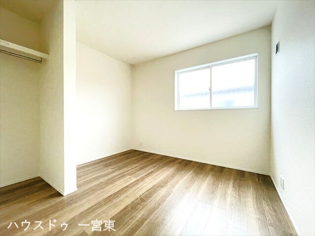 【5.2帖】明るく、収納スペースも完備された洋室は、子供部屋としても、寝室としてもお使い頂けます。
