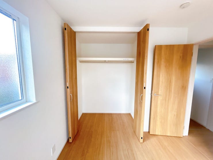 小物から大きな荷物まで収納ができ、お部屋を広く使って頂けます◎