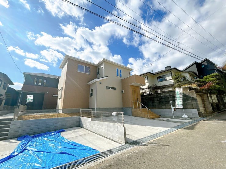 静かで落ち着いた閑静な住宅地です。
子育て世代の生活環境としても最適です◎