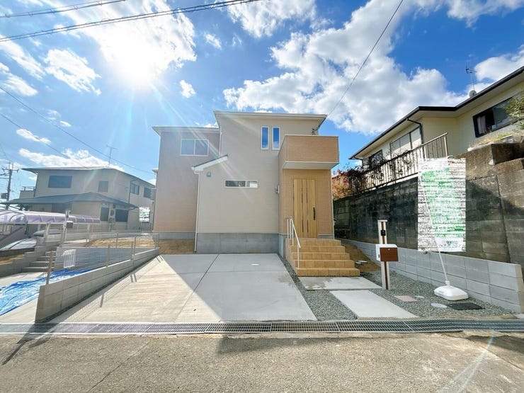 あたたかな陽が差し込み、優しい風が吹き込む陽当り・通風良好な立地です。