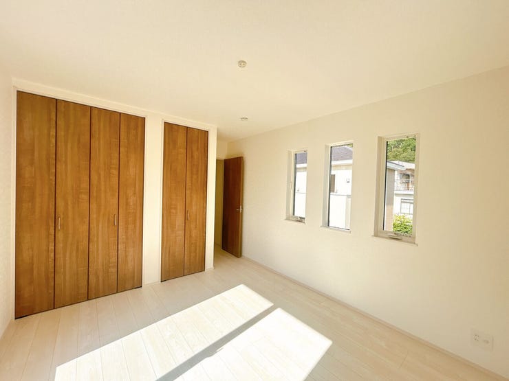 どんな家具にもフィットする床材カラーのお部屋です。