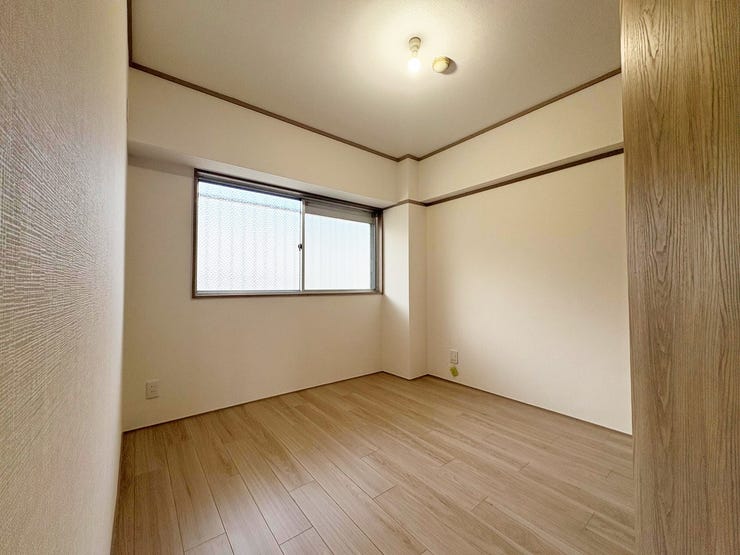 西側の洋室です。約5帖