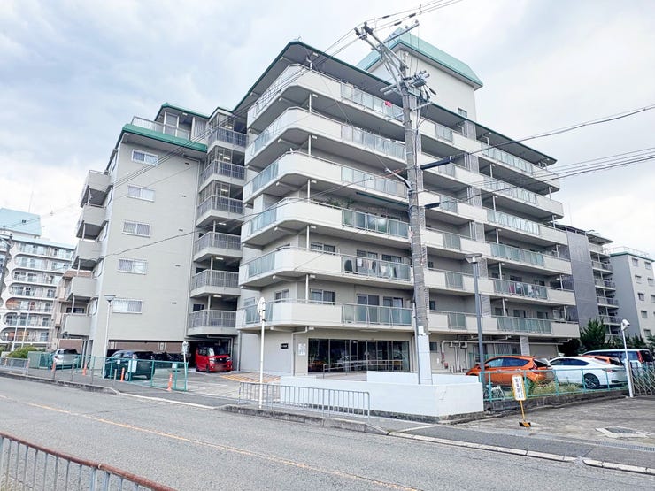 【外観】
大規模なマンションになります。