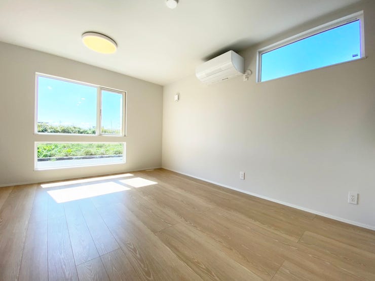 室内(2025年9月)撮影
◎本日案内可能◎
2箇所の窓から明るい陽が射し込み、リビング全体が明るくなりますね◎