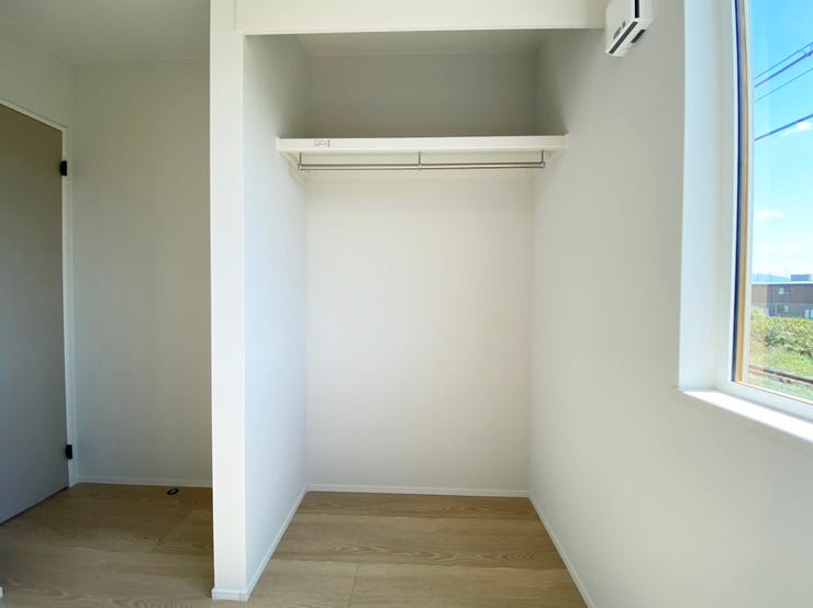 室内(2025年9月)撮影
◎本日案内可能◎
ポール付きのクローゼット!丈の長い衣類から雑貨類までたっぷり収納できます◎