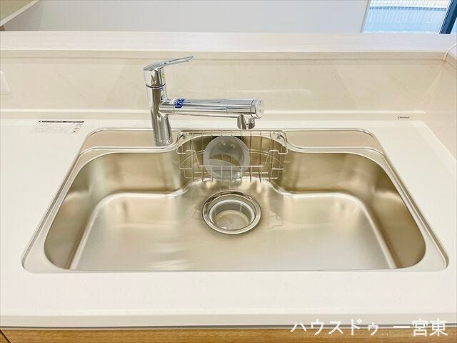 【シンク】錆びにくくて耐久性や耐熱性に優れていてメンテナンスが楽なステンレスシンク。