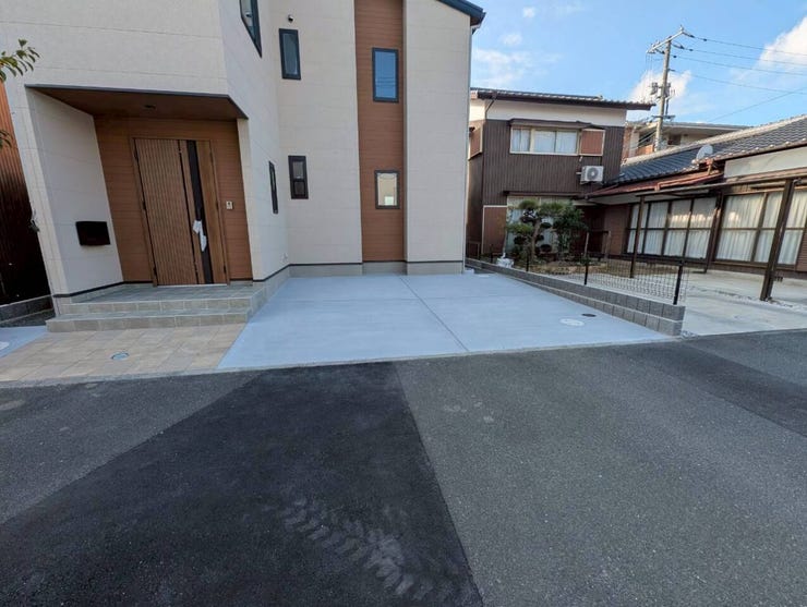 お車は2台並列駐車可です