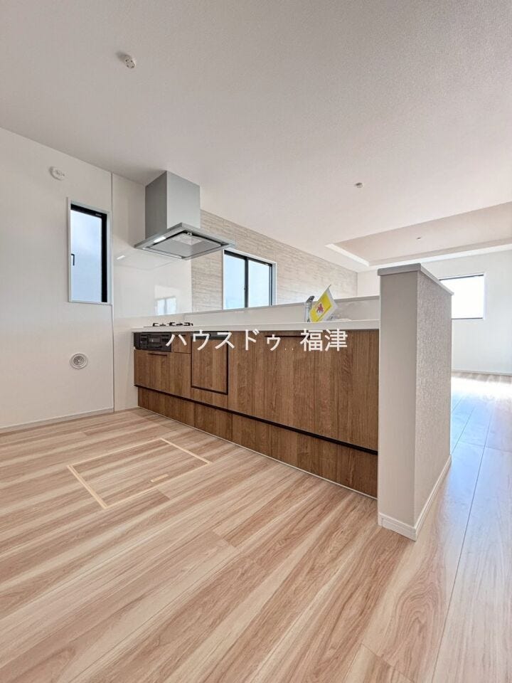 調理器具や調味料などがすっぽり収まり、
出し入れも簡単なスライド収納となっています。
《福岡市東区名島4丁目 新築戸建て》