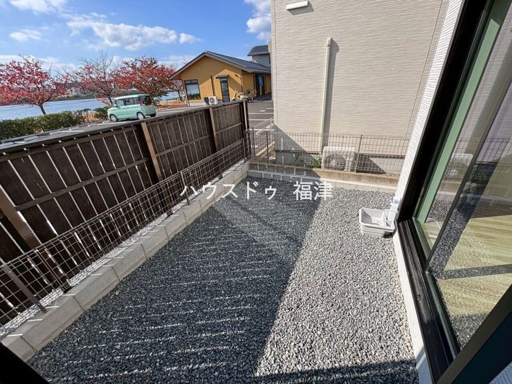 プライバシーを守れるお庭スペース付き♪
BBQやプールなど楽しめそうです♪
《福岡市東区名島4丁目 新築戸建て》