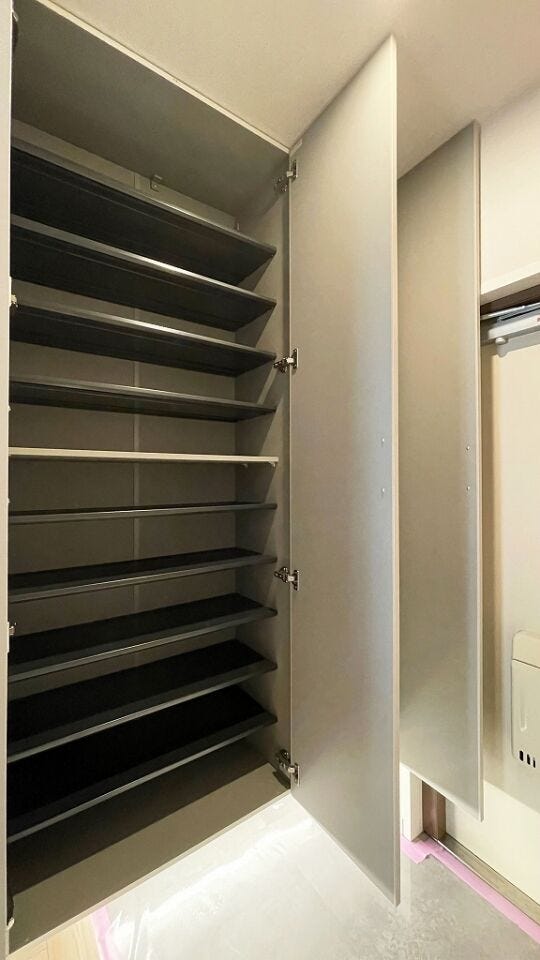 大きめのシューズボックスで、ついつい増えてしまう靴もきちんと収納できます。