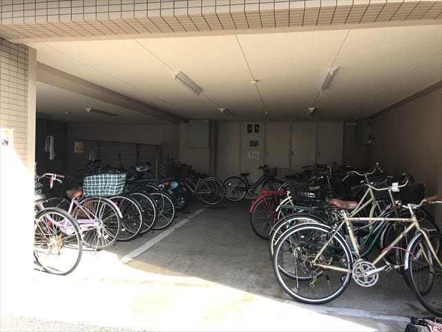 マンション1階部分に駐輪スペースを設け、雨や風にさらされることなく保管をしておくことが出来ます。