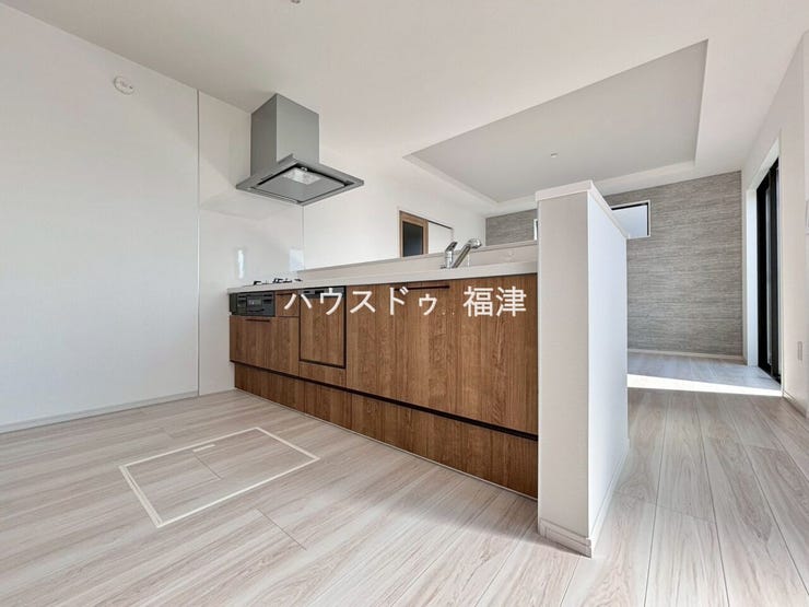 3口コンロや食洗器、浄水器など
家事に役立つアイテム多数!毎日の家事も捗りそうです♪
《福岡市東区名島4丁目 新築戸建て》