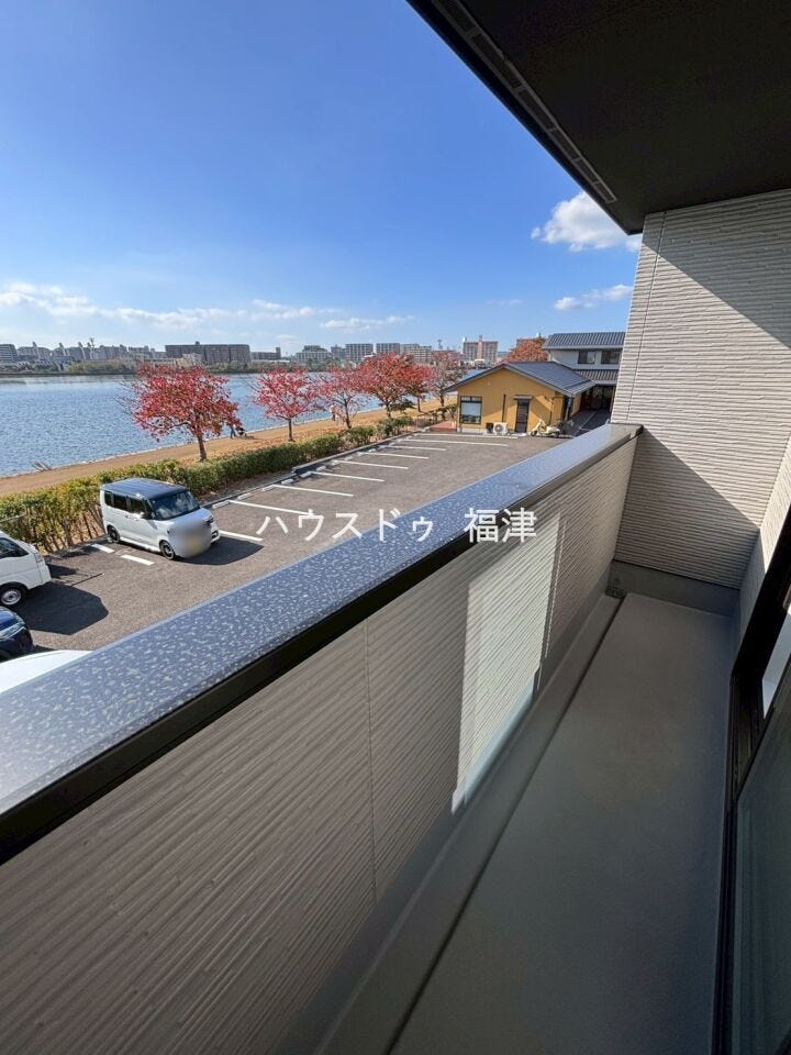 主寝室からアクセスできるバルコニーからは多々良川が見えます♪
秋には紅葉も楽しめます♪
《福岡市東区名島4丁目 新築戸建て》