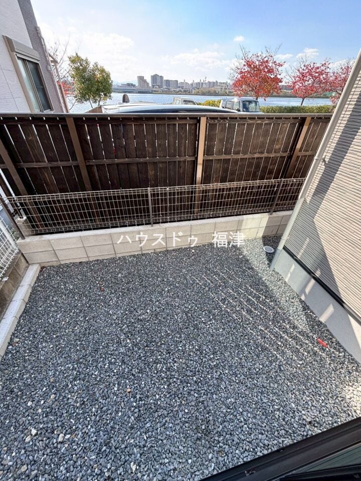 プライバシーを守れるお庭スペース付き♪
BBQやプールなど楽しめそうです♪
《福岡市東区名島4丁目 新築戸建て》