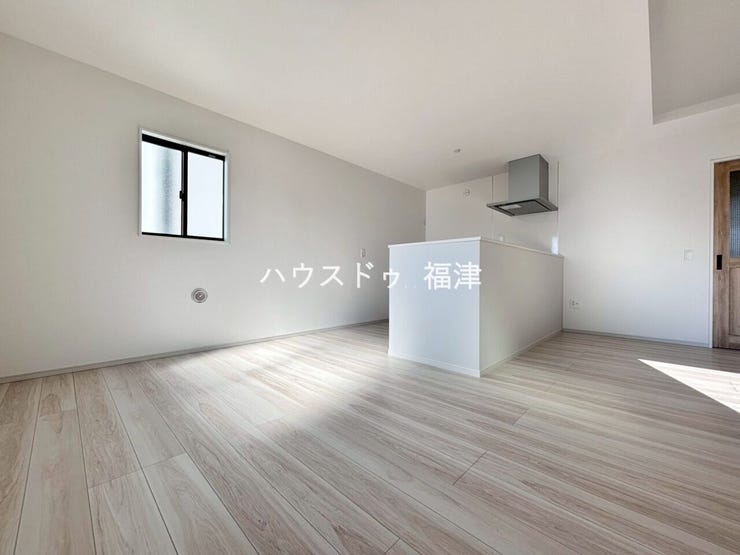 どの色ともマッチする真っ白なデザインの内観。
白の空間をあなたらしく彩りませんか♪
《福岡市東区名島4丁目 新築戸建て》