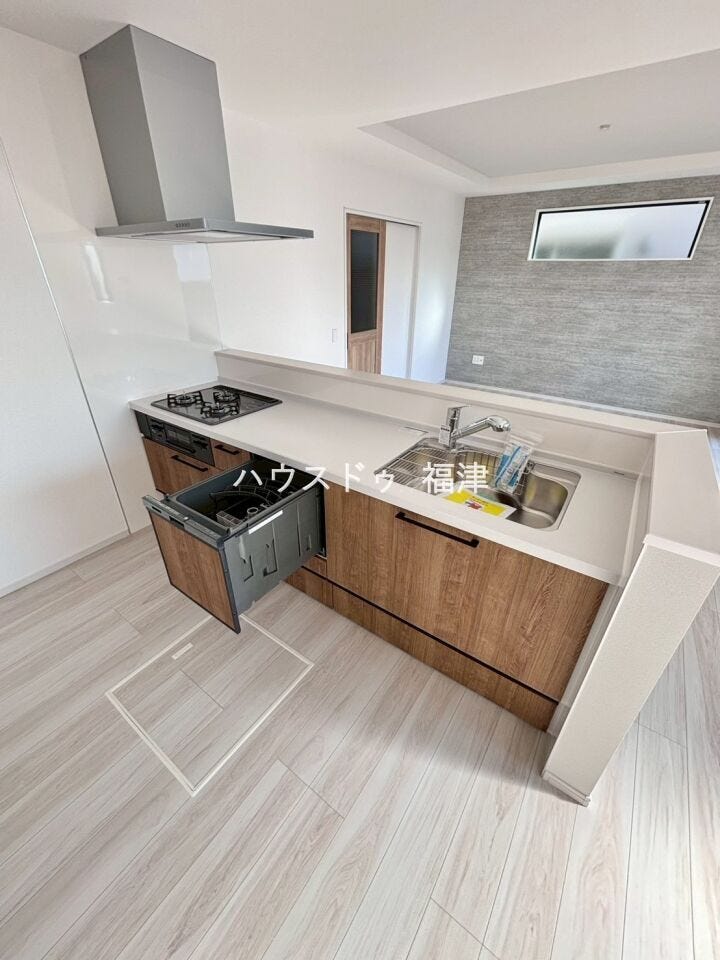 キッチンスペースも広いので、
お子様やパートナーと一緒にお料理が作れます♪
《福岡市東区名島4丁目 新築戸建て》