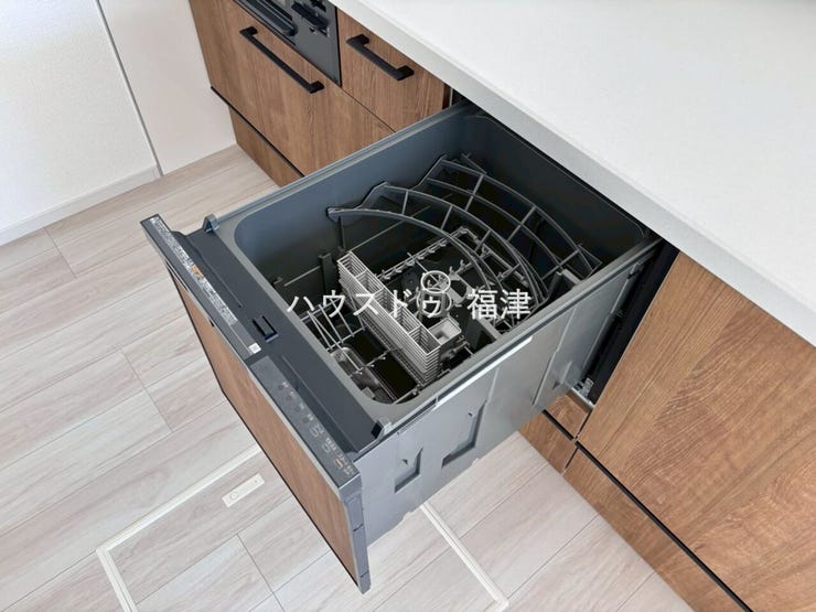 家事の負担を減らしご家族との時間を増やしてくれる
嬉しいアイテム!食器洗浄乾燥機付き♪
《福岡市東区名島4丁目 新築戸建て》
