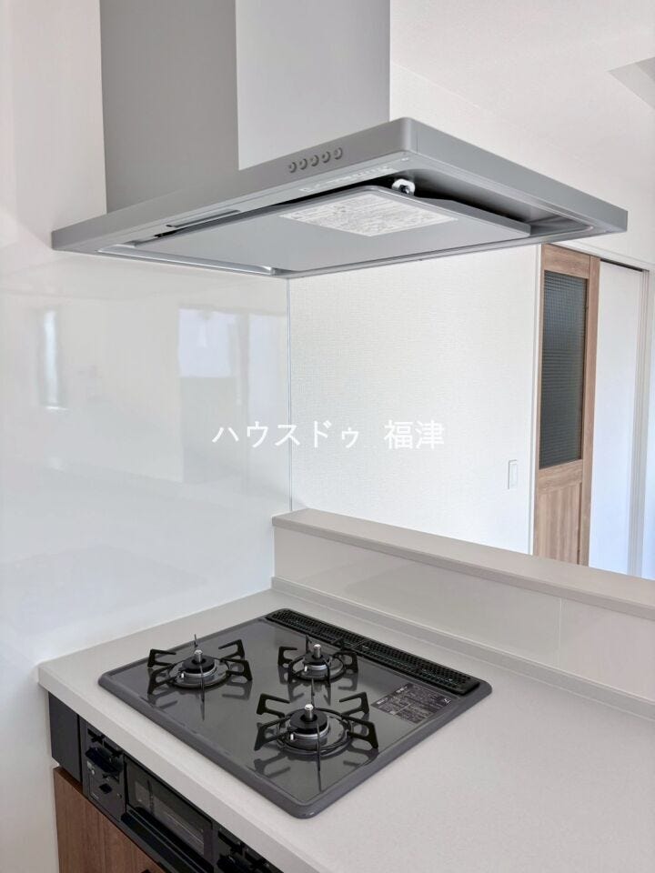 三口コンロでお料理の幅が広がります♪
焼く・蒸す・煮るを同時に出来るため、家事の時短にも繋がります^^
《福岡市東区名島4丁目 新築戸建て》