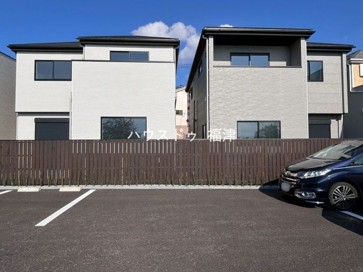裏側から撮影しました♪
家の後ろには景色の良いカフェもありますよ♪
《福岡市東区名島4丁目 新築戸建て》