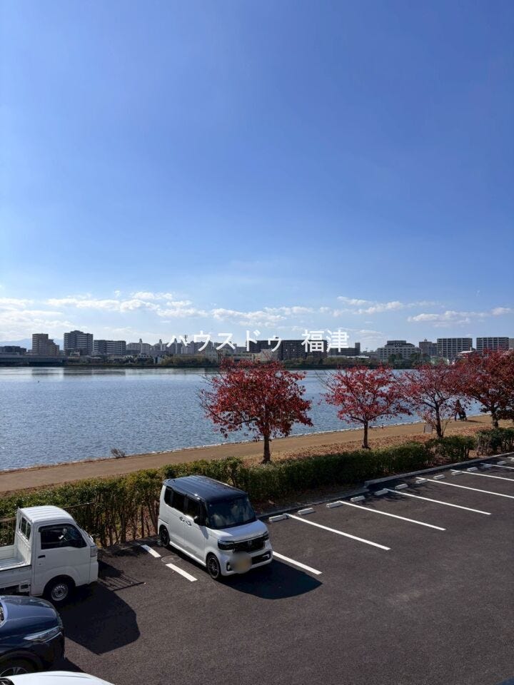 バルコニーからの眺望です♪
四季折々の景色をお楽しみください♪
《福岡市東区名島4丁目 新築戸建て》