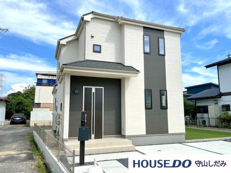 【建物外観】閑静な住宅街に、今風素敵な新築戸建てが登場しました♪駐車スペースももちろん御座います!いつでもご内覧可能です。ご見学ご相談は弊社までお気軽にお問い合わせください。