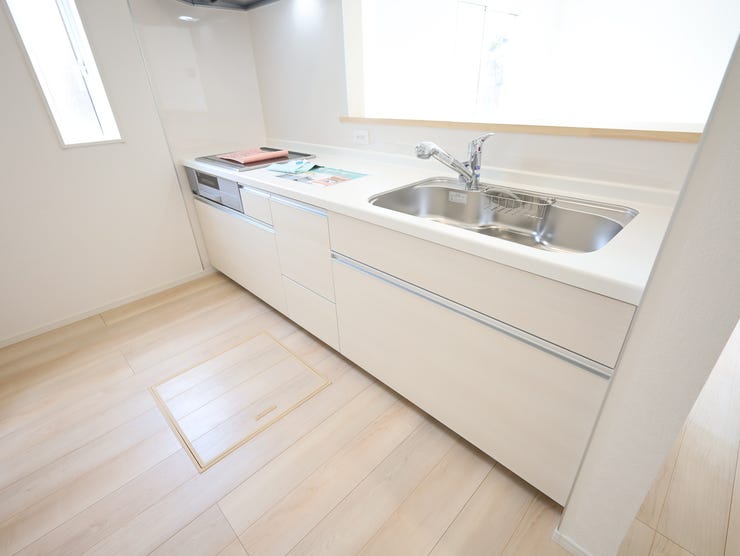 会話が弾む対面キッチン。火を使わない安心IHクッキングヒーターでお手入れも楽々♪