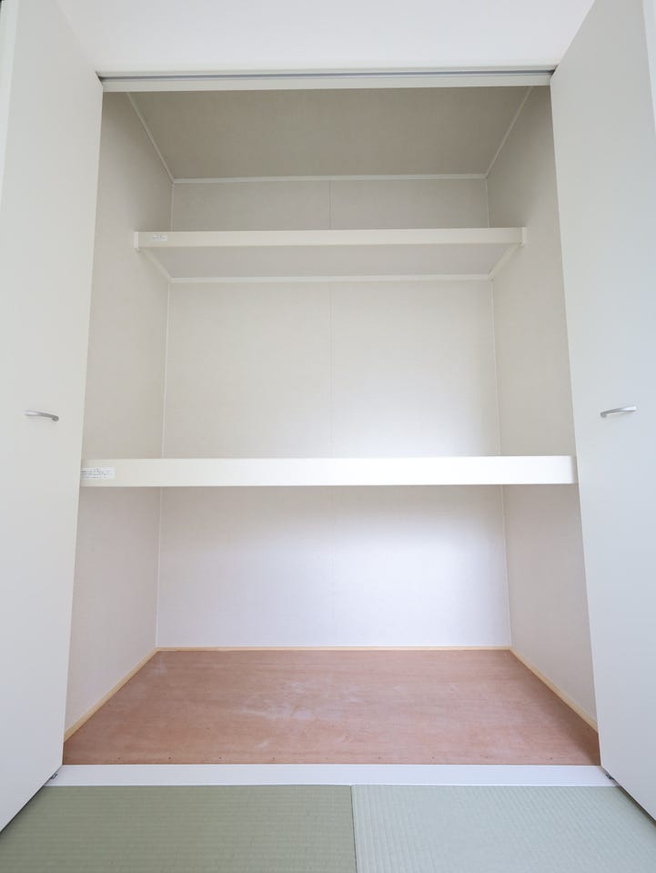 和室にうれしい押入れでお部屋がすっきり片付きます。
