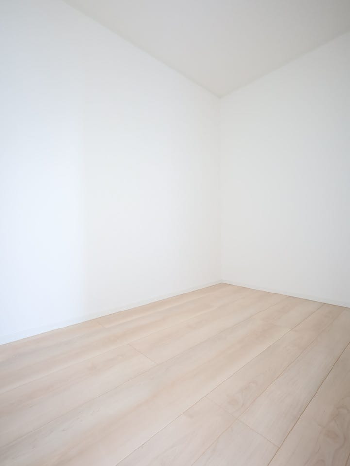 8帖洋室にはストレージルームが。季節物の家電や衣類、日用品のストックにも◎