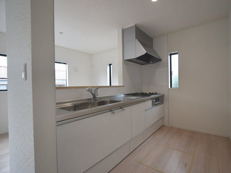 リビングのお子様を見守りながら料理ができる対面式です。