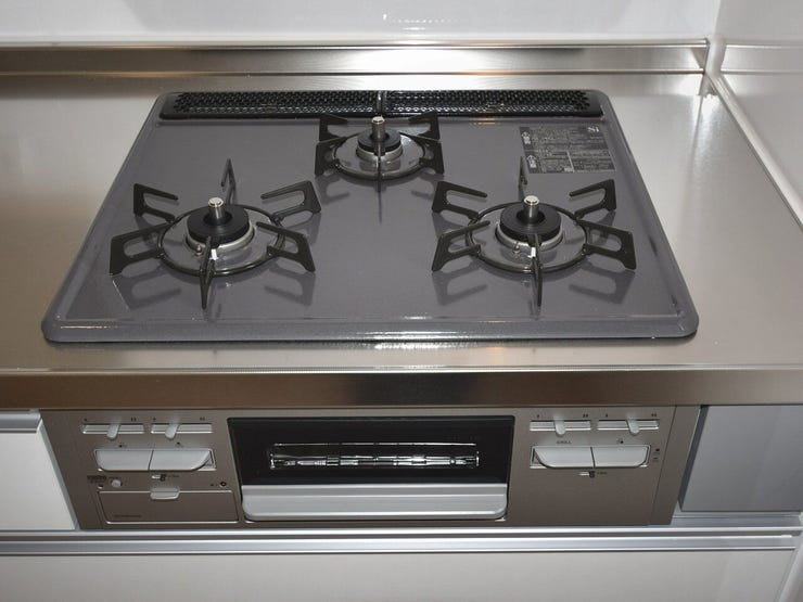 三口ガスコンロ
料理好きにはたまらないガス仕様♪三口あるので効率的に料理ができそうです♪