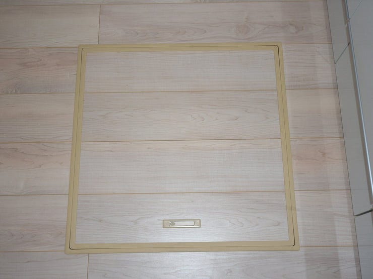 キッチンの床下収納
災害時に備えて貯蔵ができる床下収納♪
点検口にもなります♪