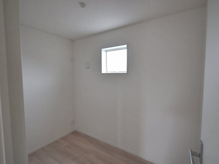 2F テレワークルーム
書斎、収納部屋としてもお使いいただけます。