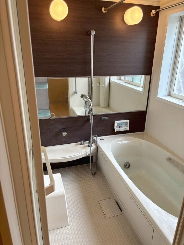 ゆったり浴槽♪足がしっかりと伸ばせる快適な空間で1日の疲れをリフレッシュ♪