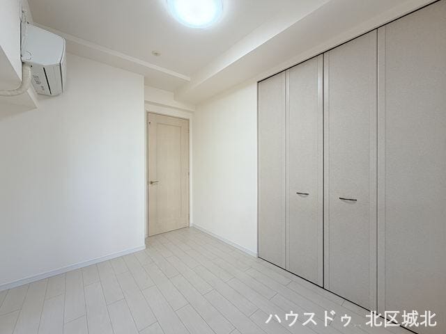 【6帖洋室】
自分専用の場所があるので,リビングダイニングに自分のものを置きっぱなしにすることもなくなります。