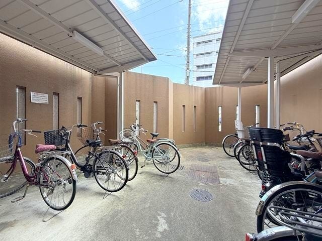 【駐輪場】
居住者用の駐輪スペースを確保しています。