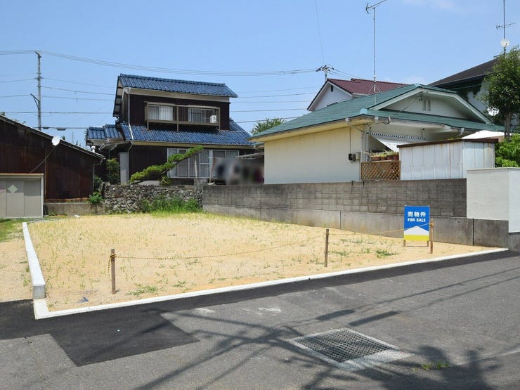 外観を南西側より撮影