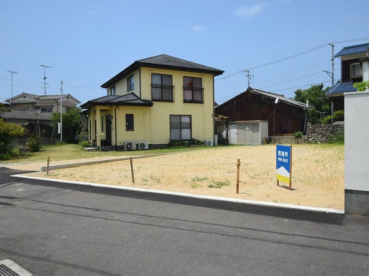 外観を南東側より撮影