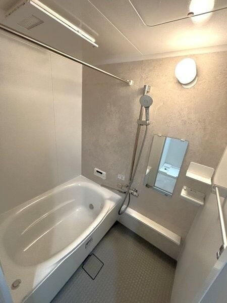 日々の疲れをゆっくり癒せるお風呂です。追い炊き機能付き!