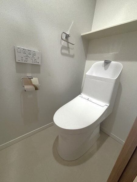 新品交換済みです。もちろん温水洗浄便座です!