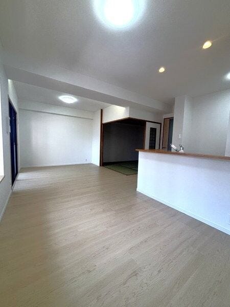 和室のふすまを開け、リビングと繋げて広々使うこともできますね。