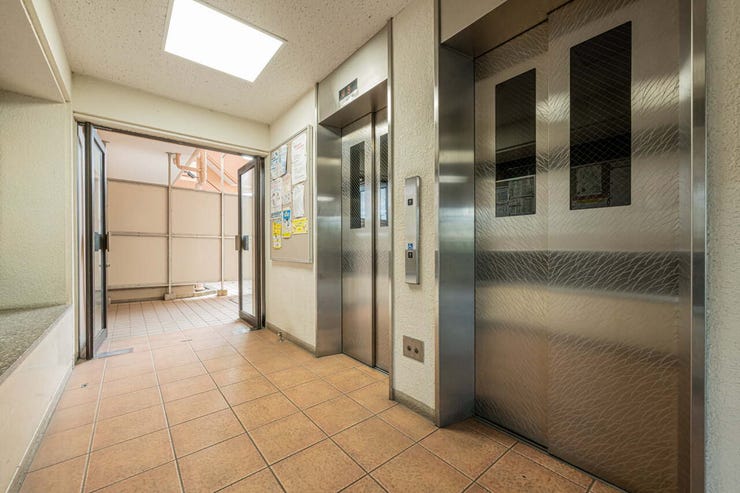 *エレベーター*