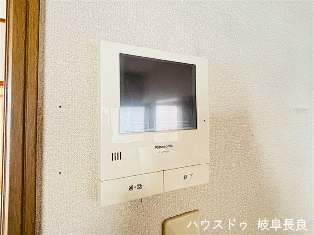 ≪モニター付きインターホン≫モニターが付いているので、玄関まで行かずに来客の対応が出来ます!