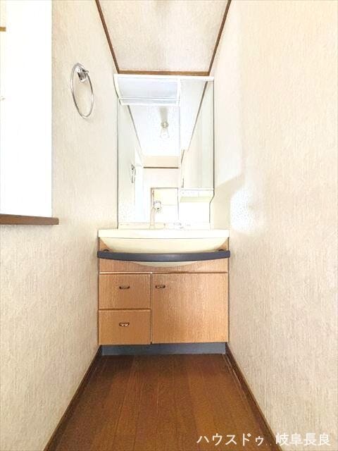 ≪2F≫2Fにも洗面台があり、慌ただしい朝の身支度もスムーズに進められますね。