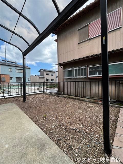 テーブルや椅子なども置くことができ、家族でバーベキューなども楽しめそうですね。